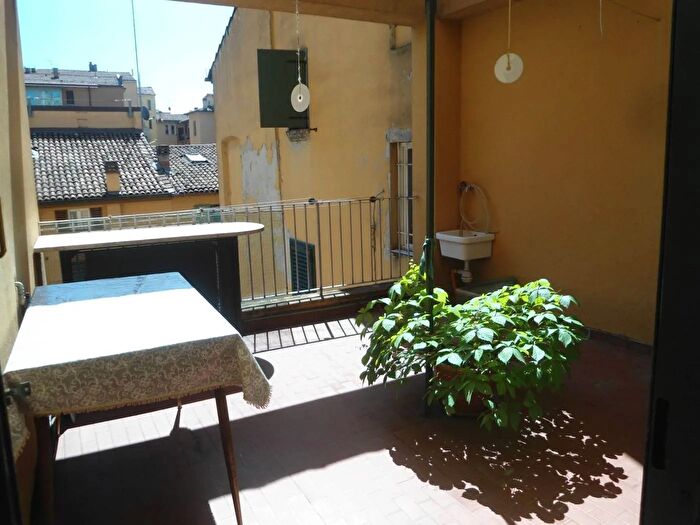 Appartamento trilocale in affitto in Via del Borgo di San Pietro Irnerio Bologna Bologna, Bologna