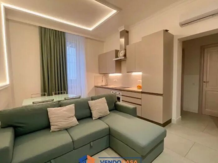 Appartamento con 5 locali in vendita in Via Nino Oxilia, Savona