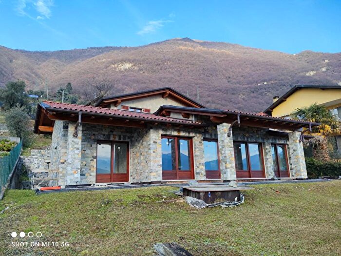 Casa con 6 locali in vendita in Via Luigi Cantoni Tremezzina, Tremezzina
