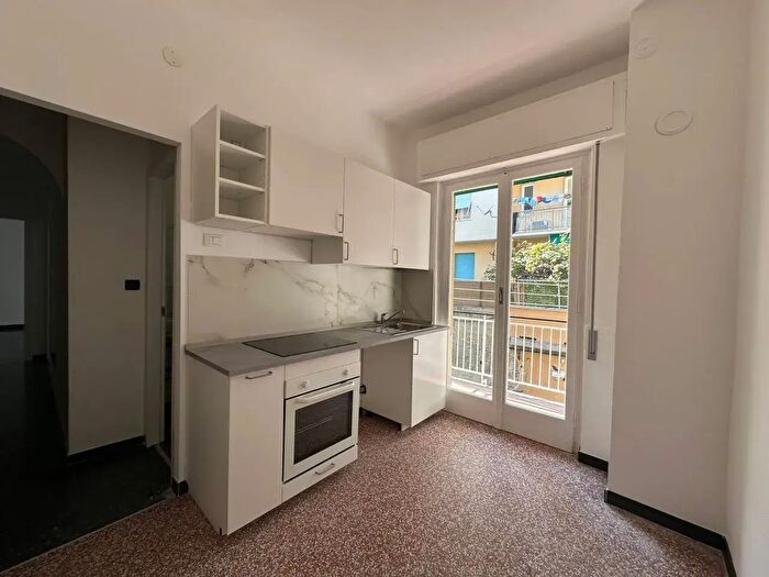 Appartamento con 5 locali in affitto in Via Monterosa, Genova