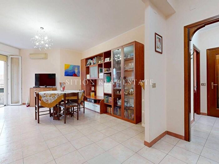 Appartamento trilocale in affitto in Via Valdagno, San Carlo, Milano