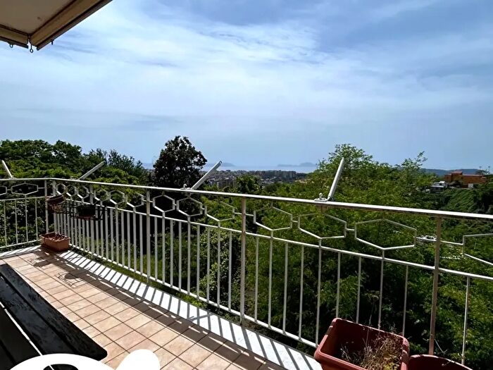 Appartamento quadrilocale in vendita in Via Camaldolilli, Napoli