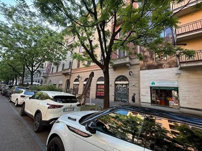 Appartamento trilocale in affitto in Via Losanna, Milano