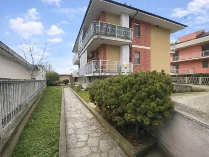 Appartamento trilocale in vendita in Via Vittorio Emanuele II, Sommariva Del Bosco