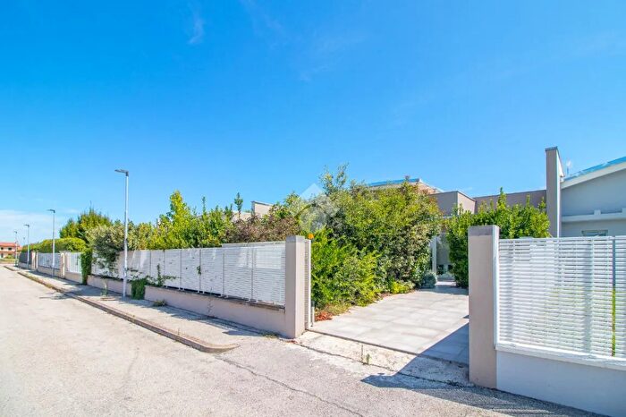 Casa trilocale in vendita in Via C Bonificazione, Cesenatico