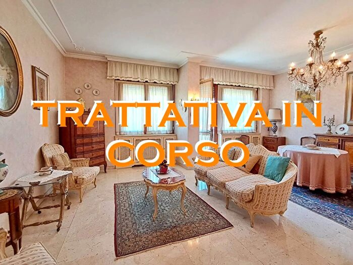 Appartamento con 5 locali in vendita in Via Borgosesia Torino, Torino