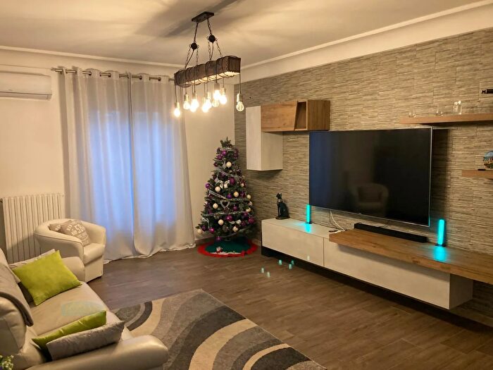 Appartamento trilocale in vendita in Via Luigi Settembrini, Ceglie Messapica