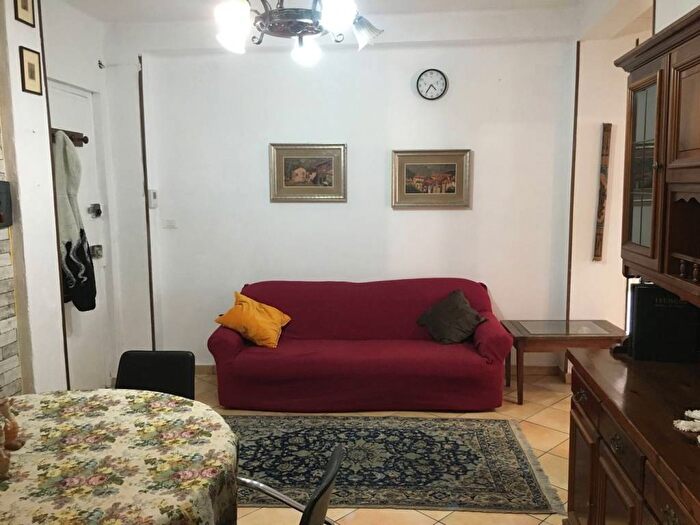 Appartamento trilocale in affitto in Via Martiri della Libertà, Borgo, Sanremo