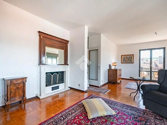 Appartamento quadrilocale in vendita in Via Giuseppe Verdi, Castello Di Brianza