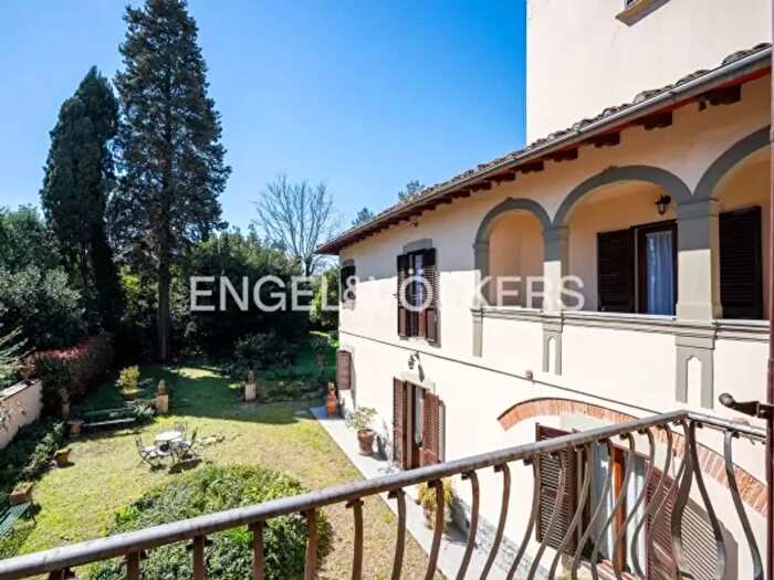 Casa con 6 locali in vendita in Via di San Bartolo a Cintoia, Firenze