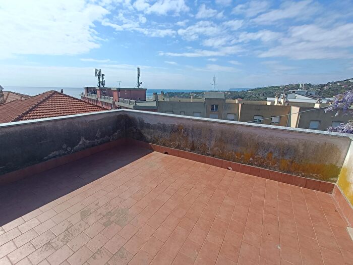 Appartamento con 5 locali in vendita in Via Nuova Cantalupo, Varazze