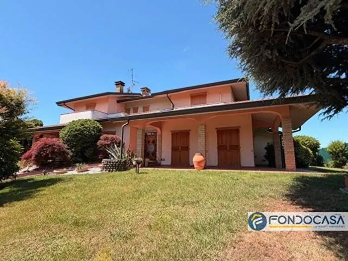 Casa con 10 locali in vendita in Pontoglio