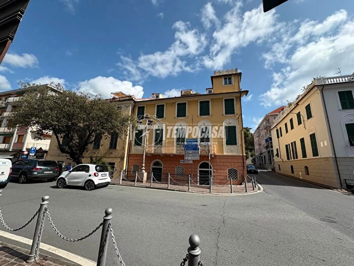 Appartamento bilocale in vendita in Via Federico Colla, Celle Ligure