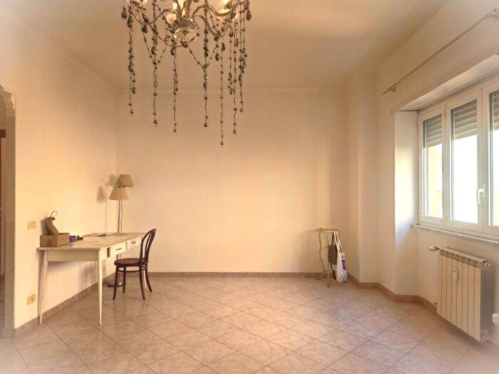 Appartamento trilocale in affitto in Via Vescia, San Giovanni, Roma