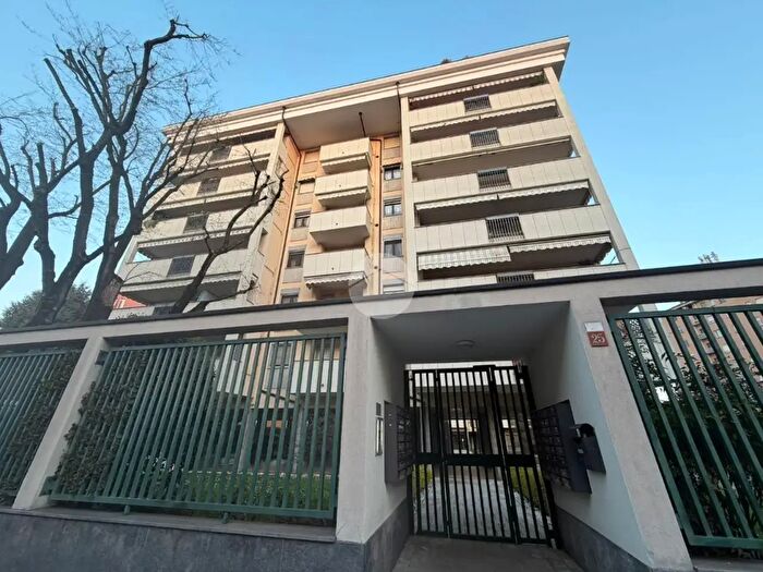 Appartamento bilocale in affitto in Via Biella, Milano