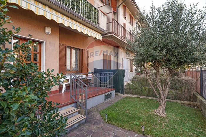 Appartamento trilocale in vendita in Via Francesco dAssisi, Ponte San Pietro