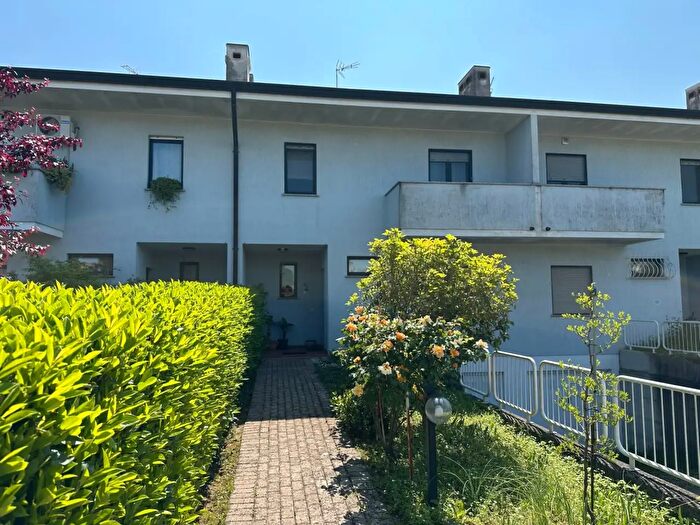 Casa con 5 locali in vendita in Mariano Del Friuli