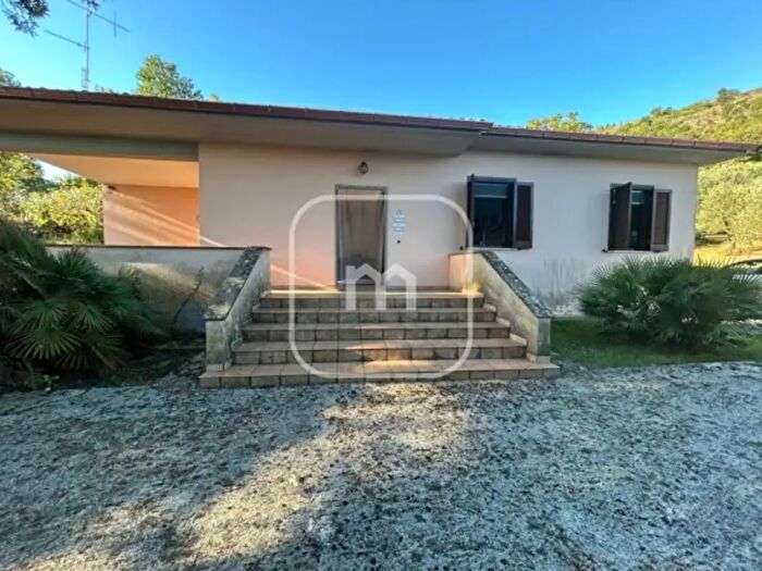 Casa con 6 locali in vendita in Via Fontana Nuova, Artena