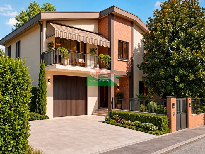 Casa con 7 locali in vendita in Via Dorese, Ravenna