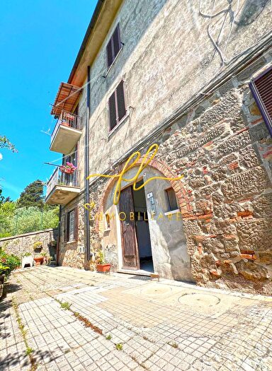 Appartamento trilocale in vendita in Montecatini Val Di Cecina