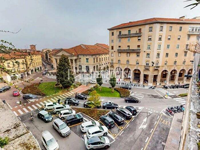 Appartamento quadrilocale in vendita in Galleria Ludovico Mortara, Mantova