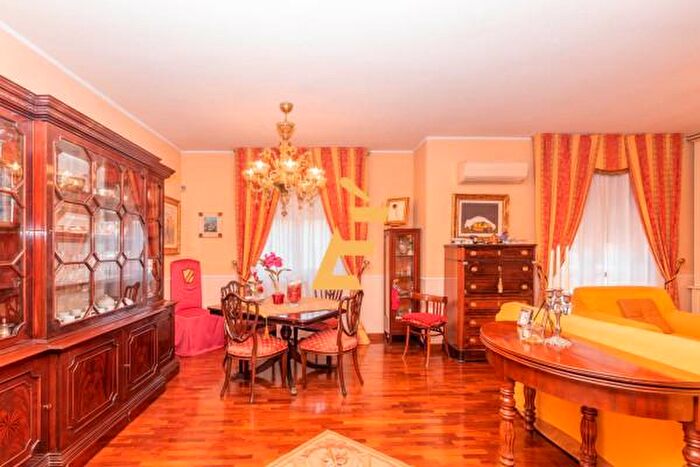 Appartamento con 6 locali in vendita in Via Acqui, Valenza