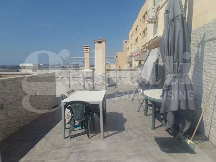 Appartamento trilocale in vendita in Piazza GBTedesco, Taranto