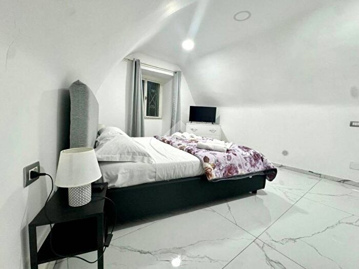 Appartamento monolocale in affitto in Via del Formale, Monte Santo, Napoli