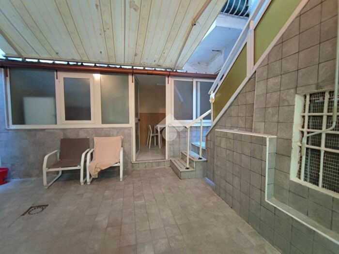 Appartamento bilocale in affitto in Vico Banchi Nuovi, Centro Storico, Napoli