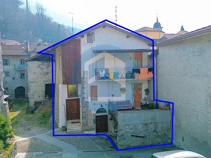Casa con 11 locali in vendita in Via Adamo, Niardo