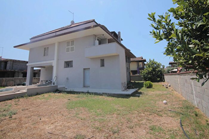 Appartamento quadrilocale in vendita in Via Giuseppe Fiorelli, Roma