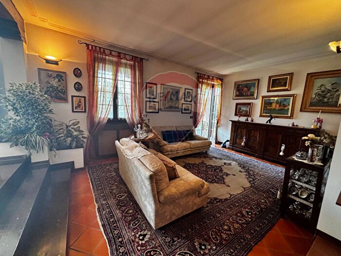 Casa con 7 locali in vendita in V Alberto Salvadeo, Scaldasole