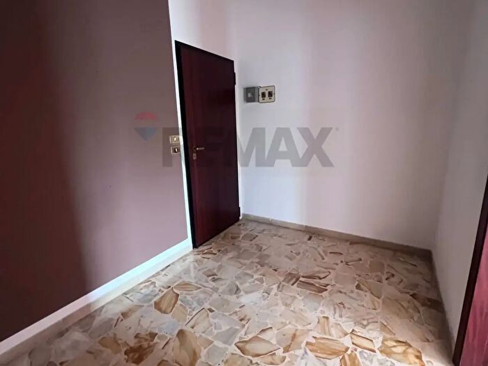 Appartamento con 7 locali in vendita in Via Paternò, Siracusa