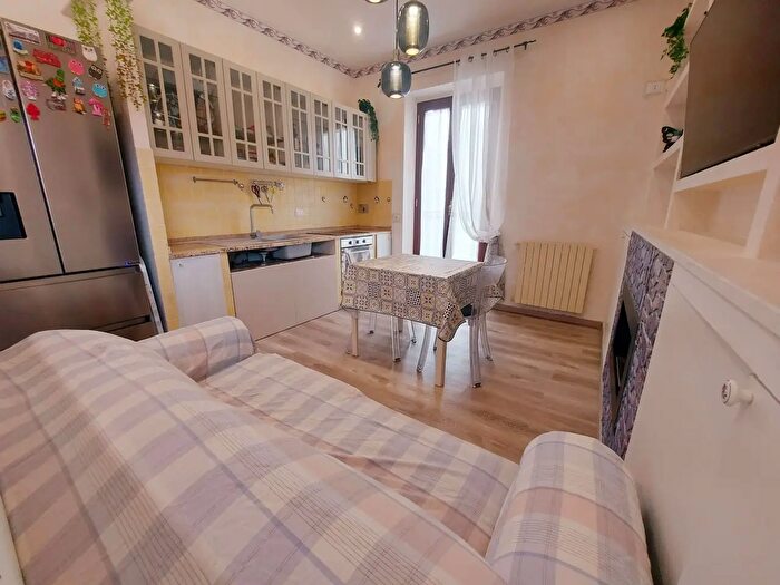 Appartamento trilocale in vendita in Via Vecchia di Marino, Grottaferrata