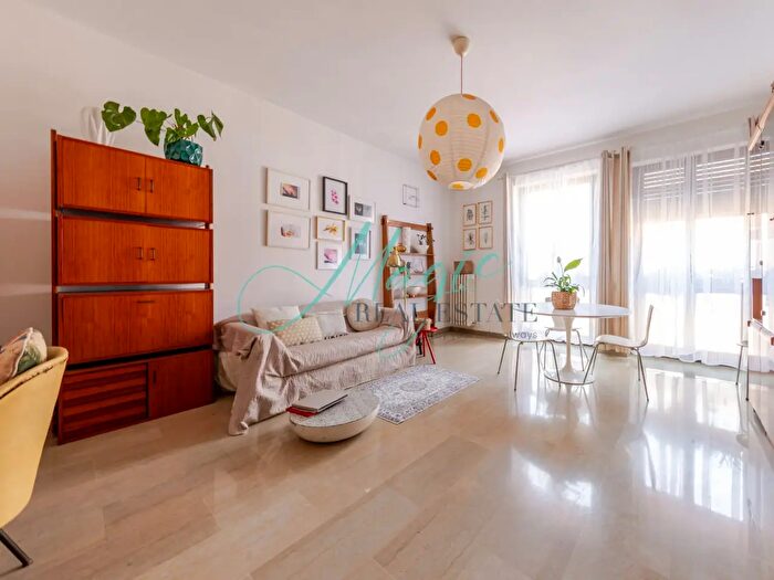 Appartamento trilocale in vendita in Via Emilio De Marchi, Milano
