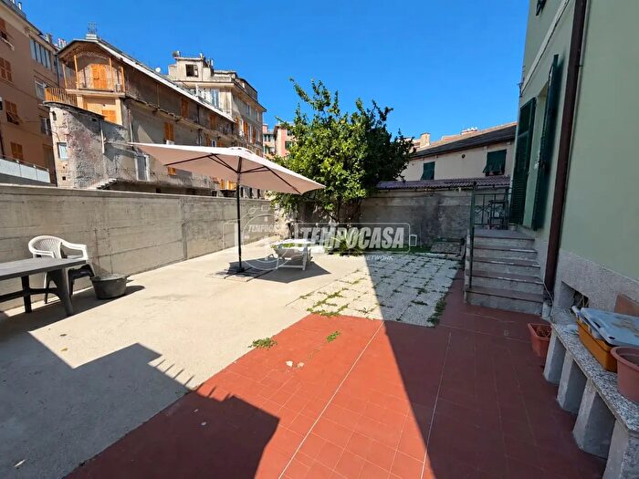 Appartamento quadrilocale in vendita in Via Chiaravagna, Genova