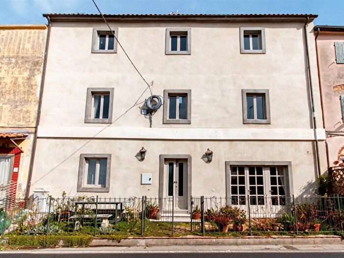 Casa con 10 locali in vendita in Santa Luce