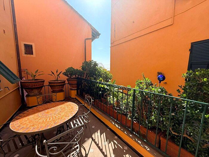 Appartamento trilocale in affitto in Via Parasio, Porto Maurizio, Imperia