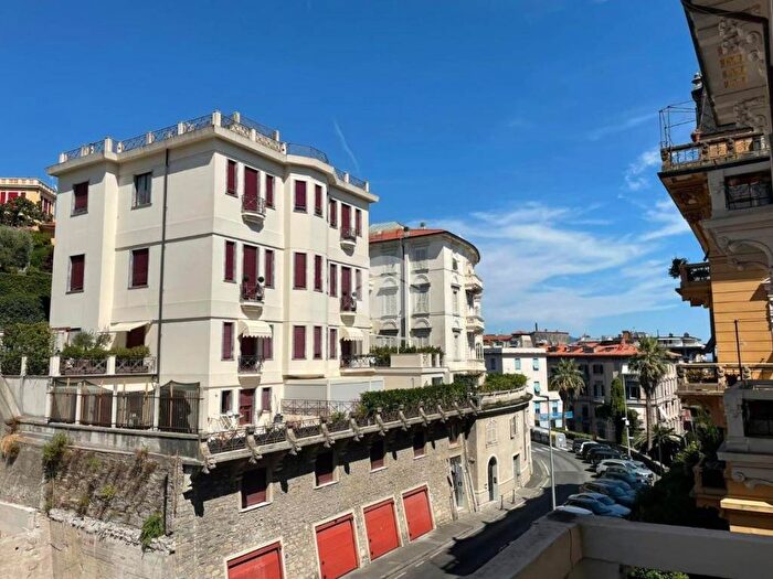 Appartamento con 5 locali in affitto in VIA ALESSANDRO MANZONI, Centro Storico, La Spezia