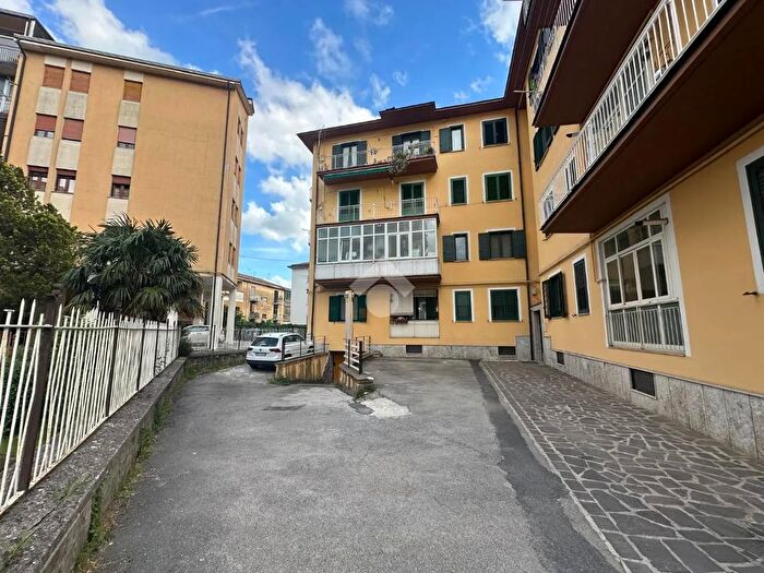 Appartamento con 5 locali in vendita in Via Tripoli, Avellino