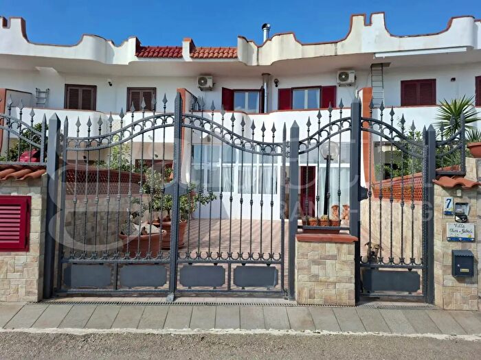 Casa con 5 locali in vendita in Baia Azzurra Snc, Sessa Aurunca
