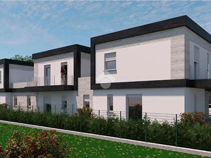 Casa quadrilocale in vendita in Via Solimei, Castelfranco Emilia