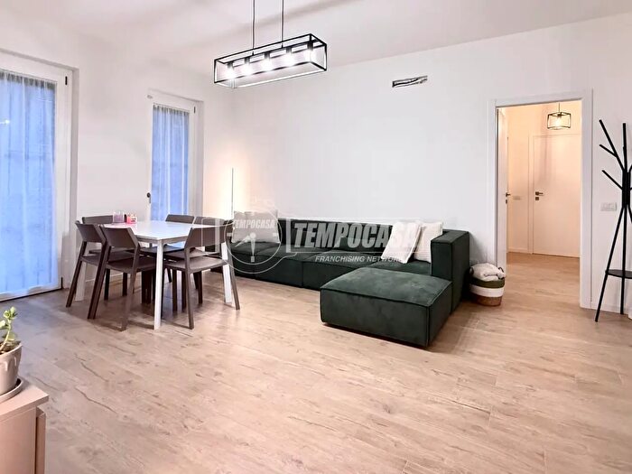 Appartamento trilocale in vendita in Via XXV Aprile, Merate