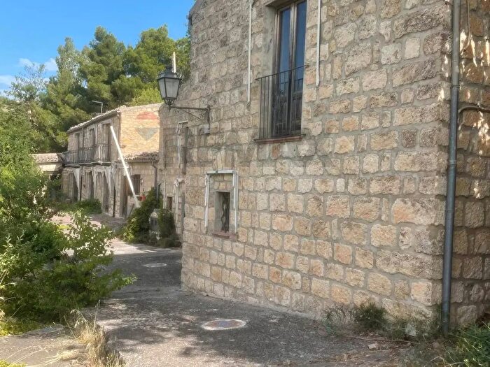 Casa con 10 locali in vendita in Contrada Salaci Snc, Petralia Soprana
