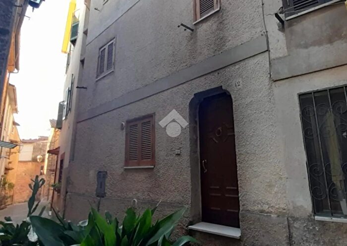 Casa quadrilocale in vendita in Via Porta Valle, Collepardo