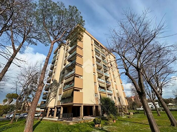 Appartamento quadrilocale in vendita in Via Fiume Bianco, Roma