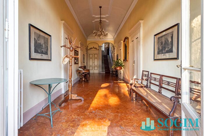 Casa con 16 locali in vendita in Vicolo Giuseppe Parini, Tremezzina