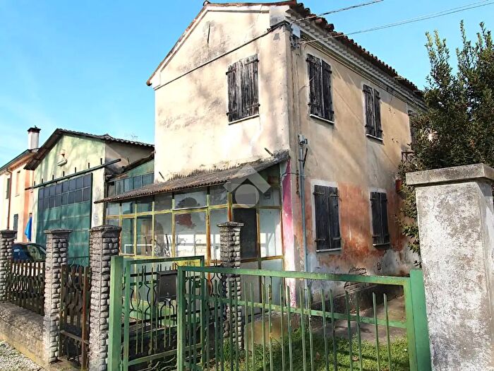 Casa con 7 locali in vendita in Meolo