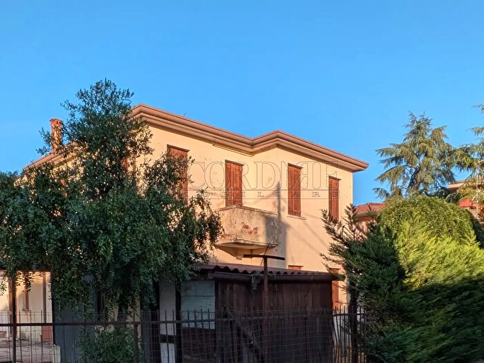 Casa con 8 locali in vendita in Via Tiziano Vecellio, Padova