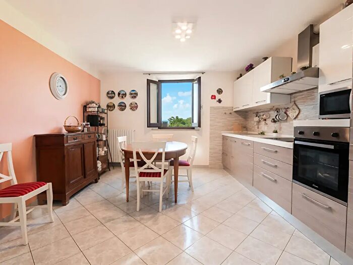 Appartamento con 8 locali in vendita in San Miniato